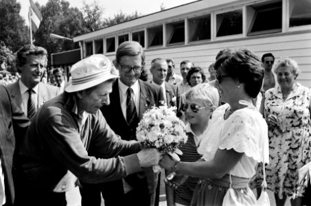 Politici en mensen bedrijfsleven voetballen t.b.v. Unicef i.a.v. Prinses Margrie, Bestanddeelnr 932-1967