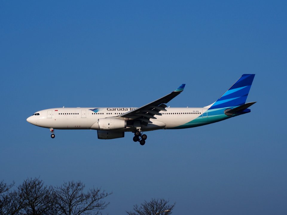 PK-GPQ Garuda Indonesia Airbus A330-243 - cn 1410, landing on Schiphol, pic-3