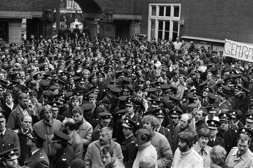 Politie dem. voorverbetering werksituatievergoeding. Na protestverg. in Krasnap, Bestanddeelnr 931-9793