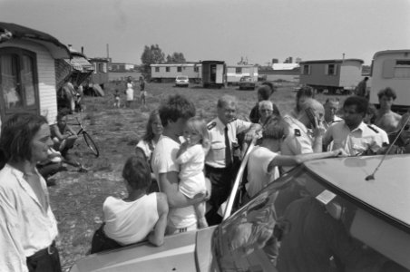 Politie, woonwagenkampen, ontruimingen, Bestanddeelnr 934-4699