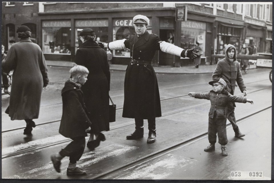 Politie, verkeer, kleuters, Bestanddeelnr 053-0392