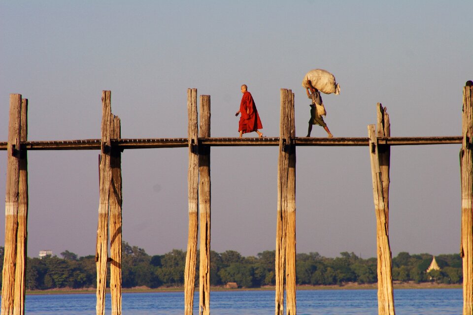 U leg bridge monk landscape