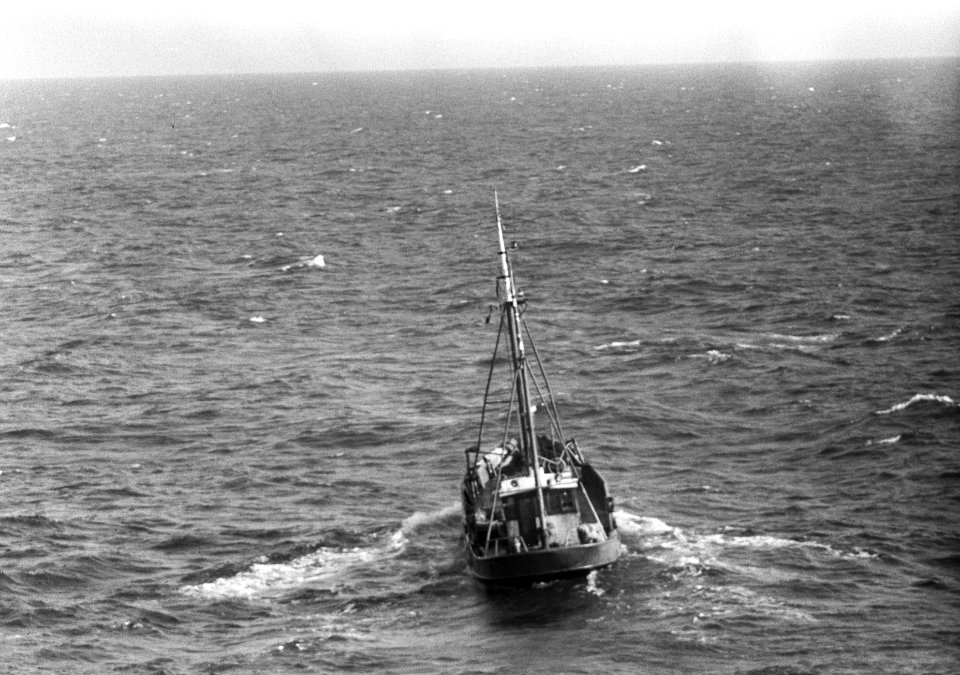 Politie, douane en marine rollen hasjiessmokkelnet op op zee exterieur smokkels, Bestanddeelnr 927-1507
