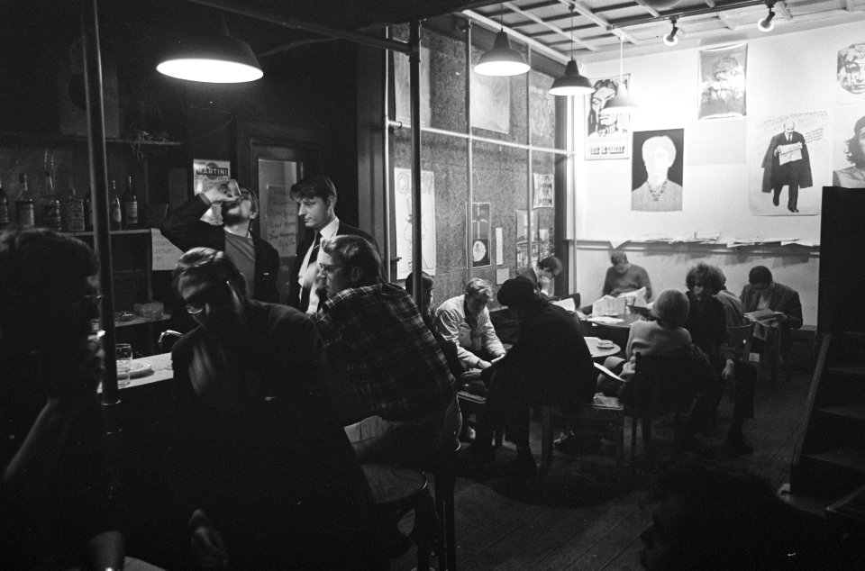 Politiek Jongerencafe St. Pieterspoort te Amsterdam, zijstraat van de Nes, Bestanddeelnr 921-7543