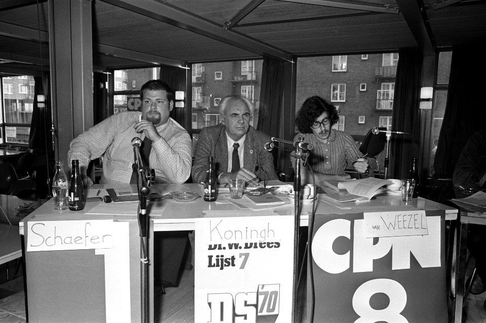 Politici op verkiezingsmiddag op HTS in Amsterdam, Schaefer (pvdA), Koningh (DS7, Bestanddeelnr 926-0261