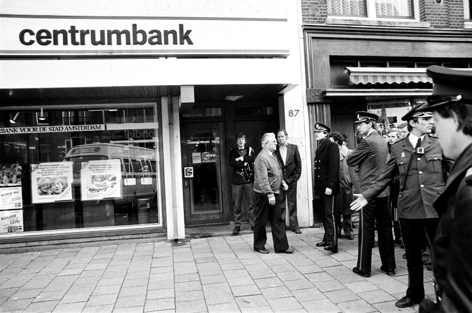 Politie voor het bankgebouw, Bestanddeelnr 930-5797