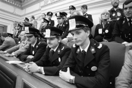 Politie op de publieke tribune van de Tweede Kamer, Bestanddeelnr 932-7546