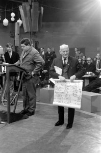 Politieke Teach-in van de VPRO te Utrecht, de heer Van O van Nat. Christ. Dem. U, Bestanddeelnr 919-8957