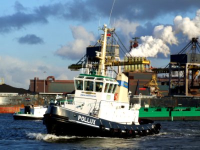 POLLUX IMO 5422112 Callsign PGUE photo-4 in front of locks IJmuiden Holland 09-Dec-2009