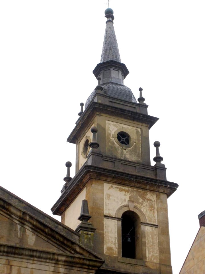 Pola de Siero (Siero) - Iglesia de San Pedro 09