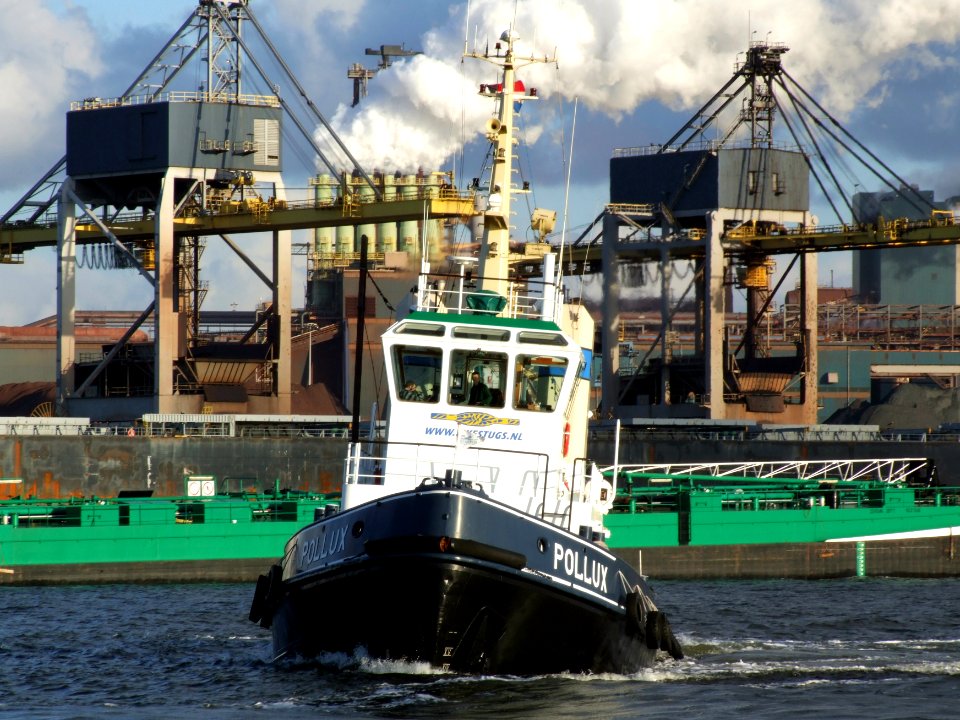 POLLUX IMO 5422112 Callsign PGUE photo-5 in front of locks IJmuiden Holland 09-Dec-2010