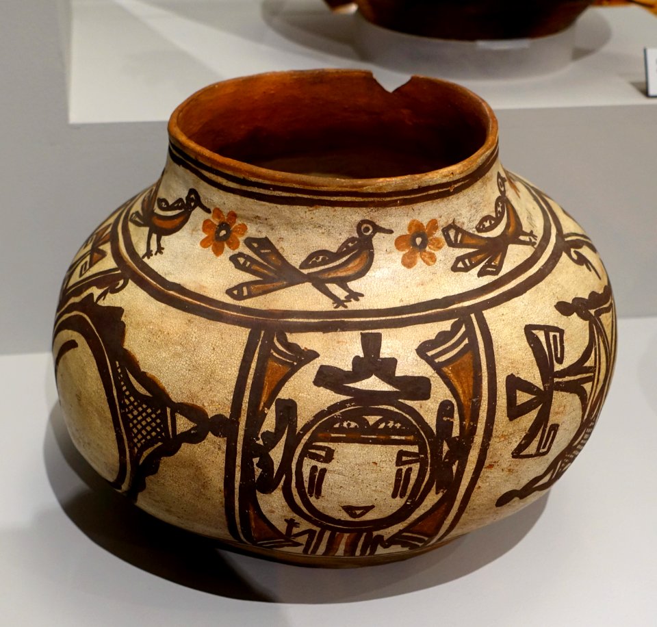 Polacca Polychrome Jar, Hopi, 1889, ceramic - Native American collection - Peabody Museum, Harvard University - DSC06129