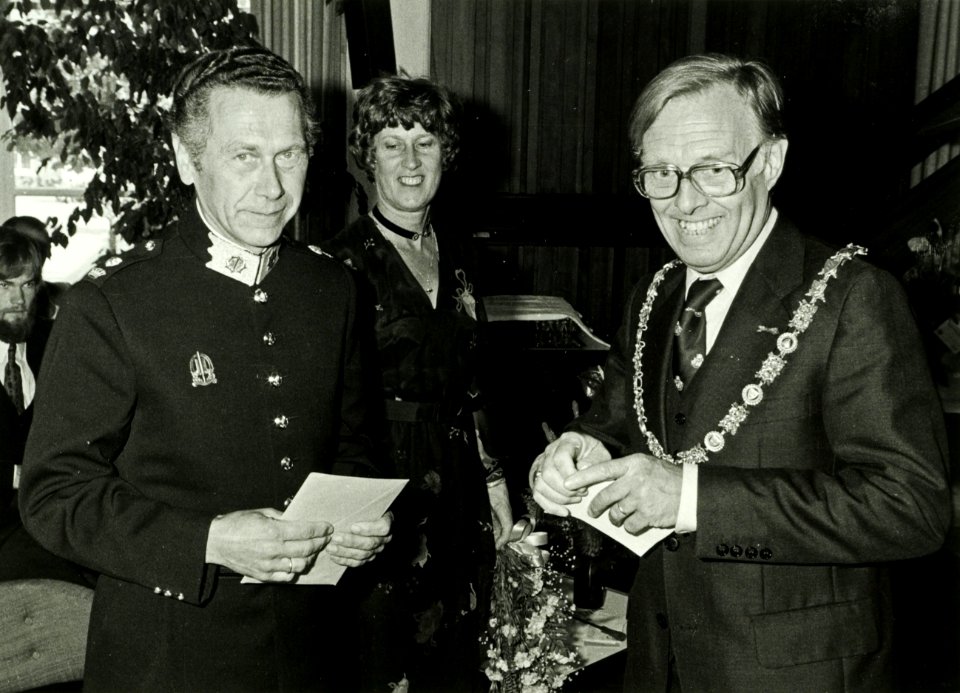 Politie. NL-HlmNHA 5400464157
