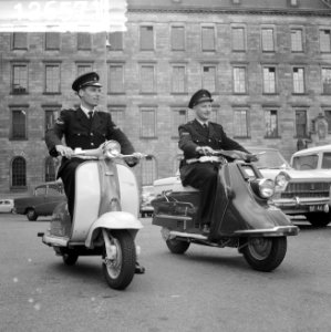 Politie, scooters, Bestanddeelnr 912-6571