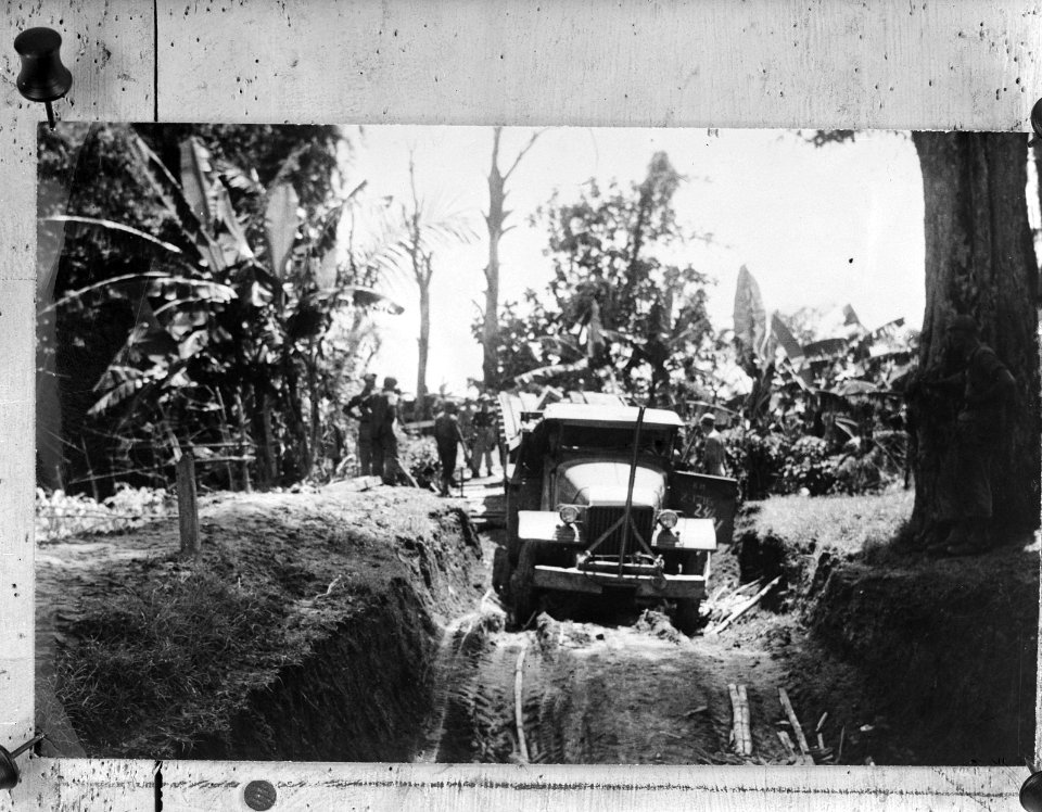 Politionele actie in Indonesie. Een International 3-tonner van het korps Marinie, Bestanddeelnr 903-1761