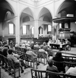 Politieke markt op Amstelveld interieur Amstelkerk, Bestanddeelnr 927-2131