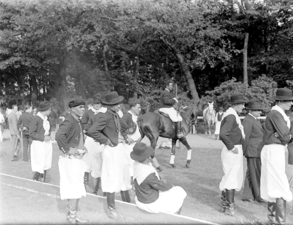 Polospel in Parc de Bagatelle, Bestanddeelnr 190-0865 photo