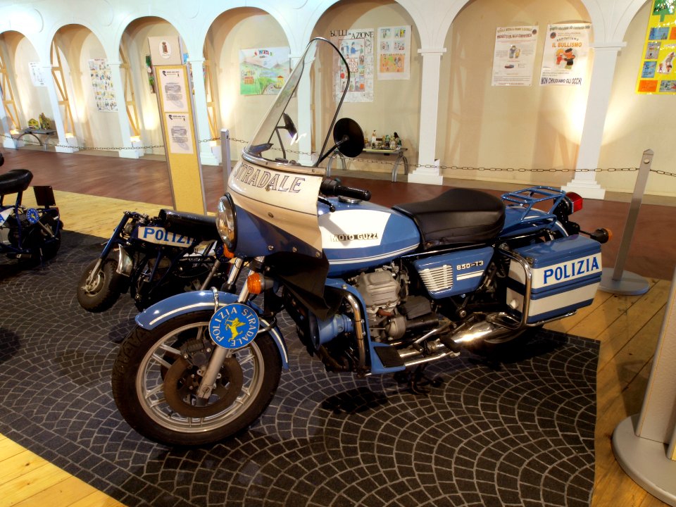 Polizia Stradala Moto Guzzi 850-T3 photo