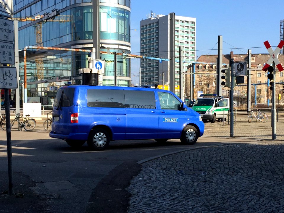 Polizei Kamerawagen Dresden Hauptbahnhof