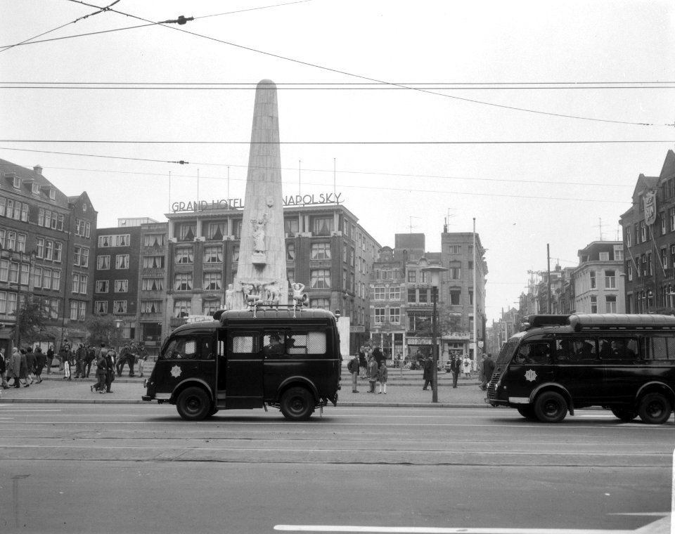 Politiebusjes op de Dam, Bestanddeelnr 919-6237
