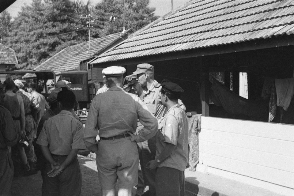 Politioneel optreden. Padang-sector. Bezetting van Arnhemia. Onmiddellijk achter, Bestanddeelnr 276-3-6
