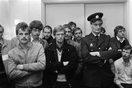Politiepersoneel dat de vergadering bijwoont, Bestanddeelnr 932-3836