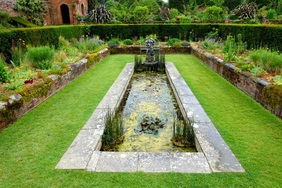 Pool - Packwood House - Warwickshire, England - DSC08544