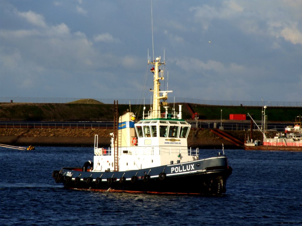 POLLUX IMO 5422112 Callsign PGUE photo-3 in front of locks IJmuiden Holland 09-Dec-2006