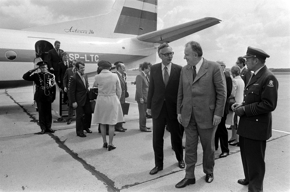 Poolse Minister van BZ in Nederland, minister Olzowski en minister Van der Stoel, Bestanddeelnr 927-2943