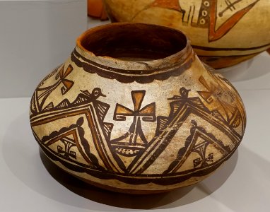 Polacca Polychrome Jar, Hopi, 1889, ceramic - Native American collection - Peabody Museum, Harvard University - DSC06130