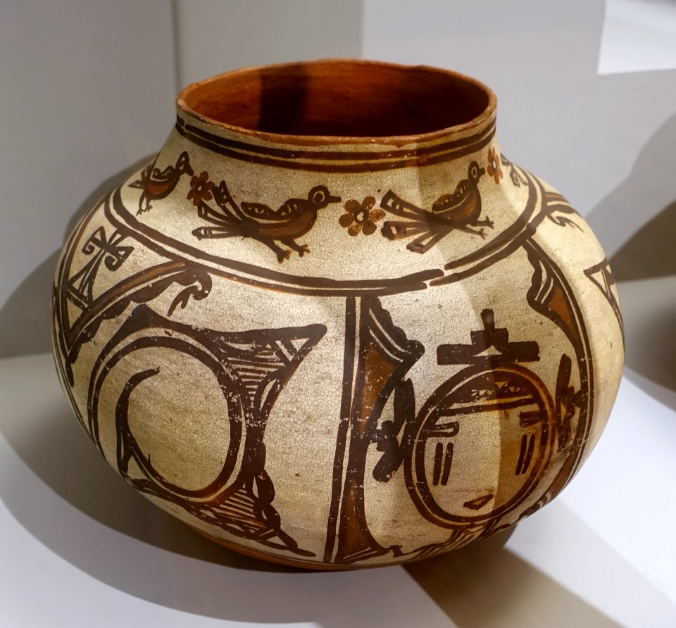 Polacca Polychrome Jar, Hopi, 1889, ceramic - Native American collection - Peabody Museum, Harvard University - DSC06128