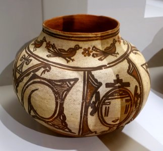 Polacca Polychrome Jar, Hopi, 1889, ceramic - Native American collection - Peabody Museum, Harvard University - DSC06128