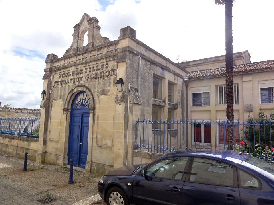 Pons (Charente-Maritime) école de filles