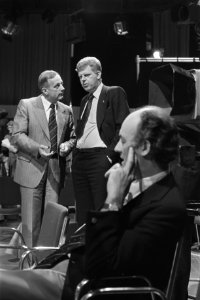 Politic in NOS-studio Steenkamp (l) in gesprek met minister Duisenberg , voorgr, Bestanddeelnr 929-1957