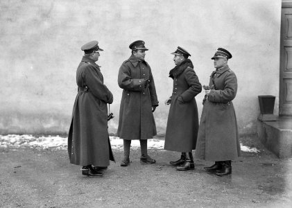Poolse officieren bij de grensovergang Stoubcy, Bestanddeelnr 190-1149 photo