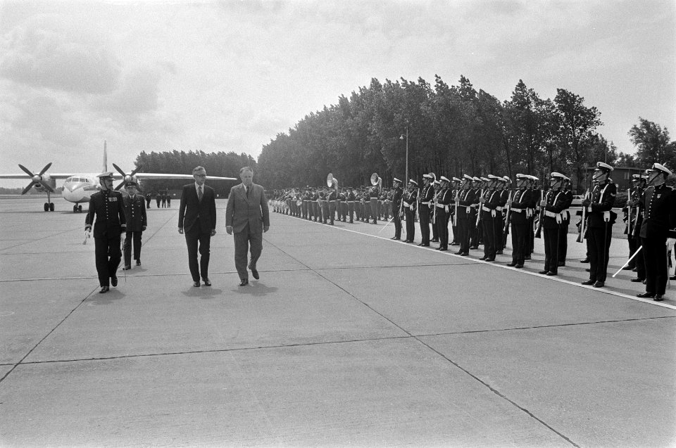Poolse Minister van BZ in Nederland, minister Olzowski en minister Van der Stoel, Bestanddeelnr 927-2944