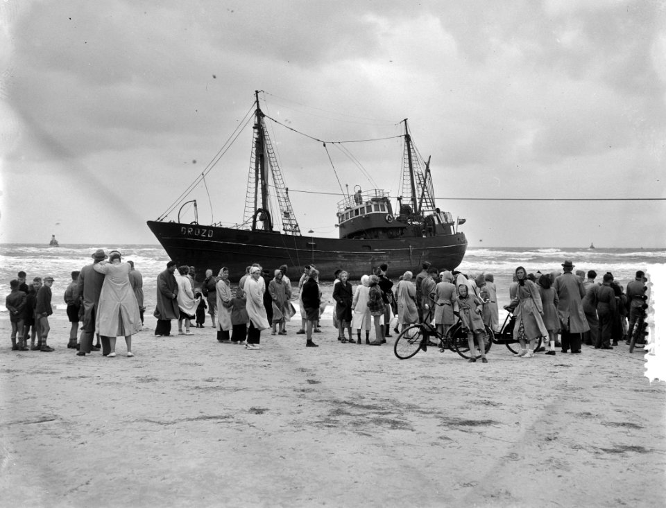 Poolse trawler bij Egmond aan de kust, Bestanddeelnr 905-2891