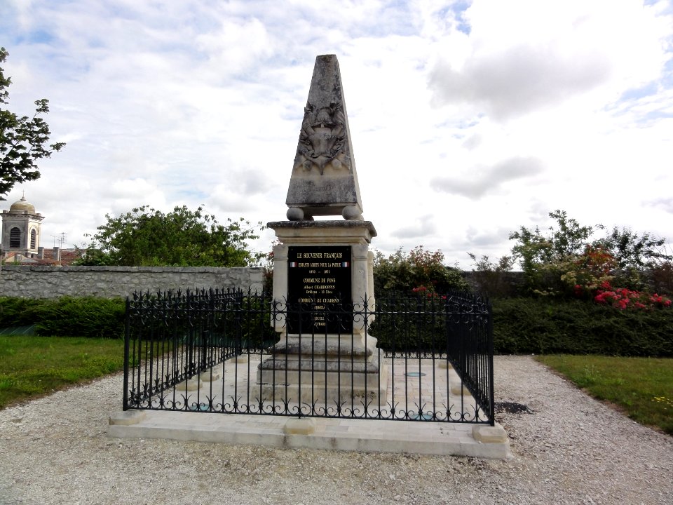 Pons (Charente-Maritime) monument aux morts1870