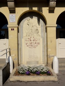 Pontavert (Aisne) monument aux morts