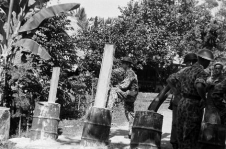 Politioneel optreden. Semarang 29 juli 1947. Bij haar vlucht dwong de TNI de bev, Bestanddeelnr 1644