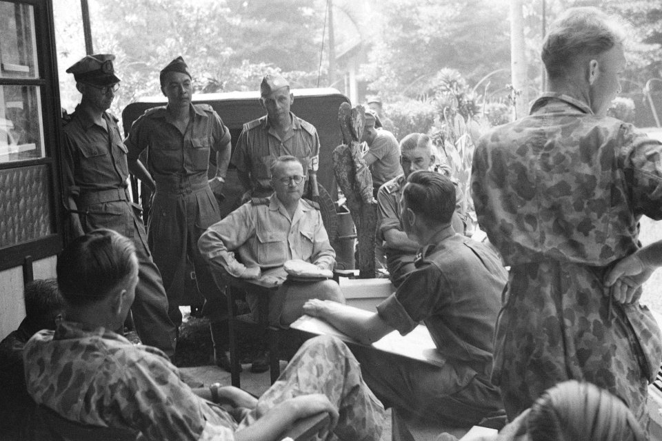 Politioneel optreden. Padang-sector. Bezetting van Arnhemia. Onmiddellijk achter, Bestanddeelnr 276-4-4