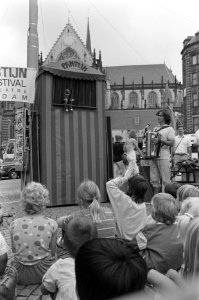 Poppenkast op de Dam in verband met Zomerfestival, Bestanddeelnr 933-3803