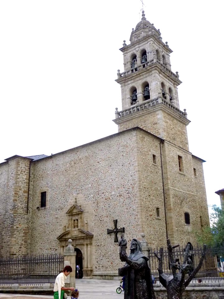 Ponferrada - Basilica de Nuestra Señora de la Encina 01