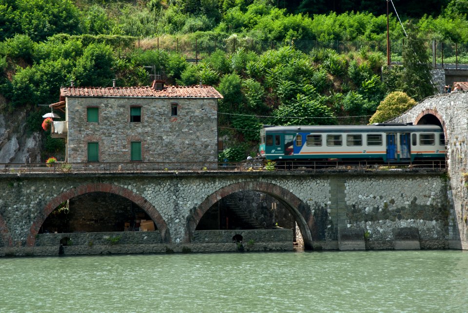Ponte della Maddalena con treno