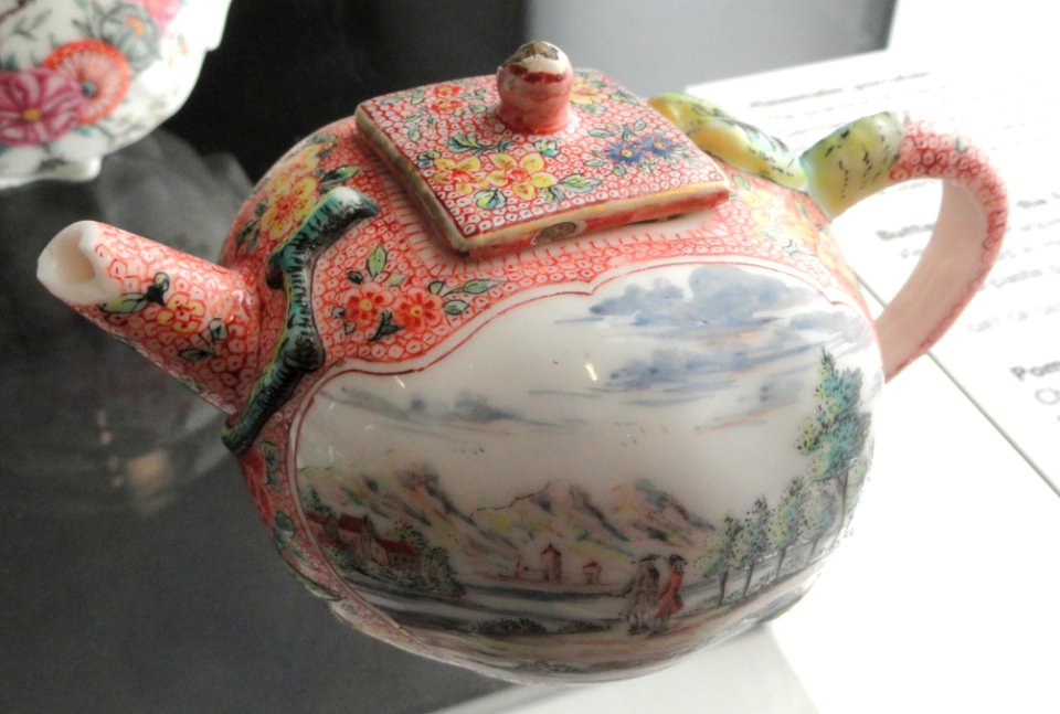 Pomegranate-shaped teapot with landscapes, c. 1700, Dehua, China, decorated in Holland c. 1730, porcelain, lead-glaze, and enamel - Gardiner Museum, Toronto - DSC01086