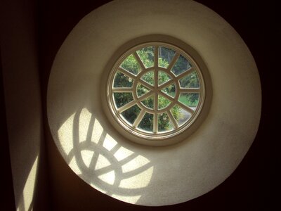 Window-light round design photo