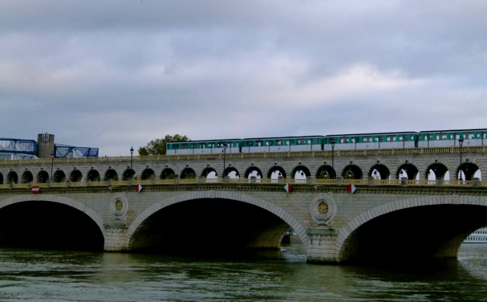 Pont de Bercy sur la Seine - vue large