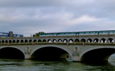 Pont de Bercy sur la Seine - vue large