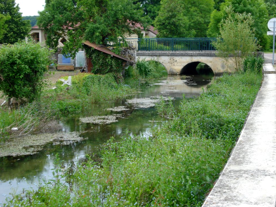 Pont sur la Sarce à Avirey-Lingey (Aube, Fr)