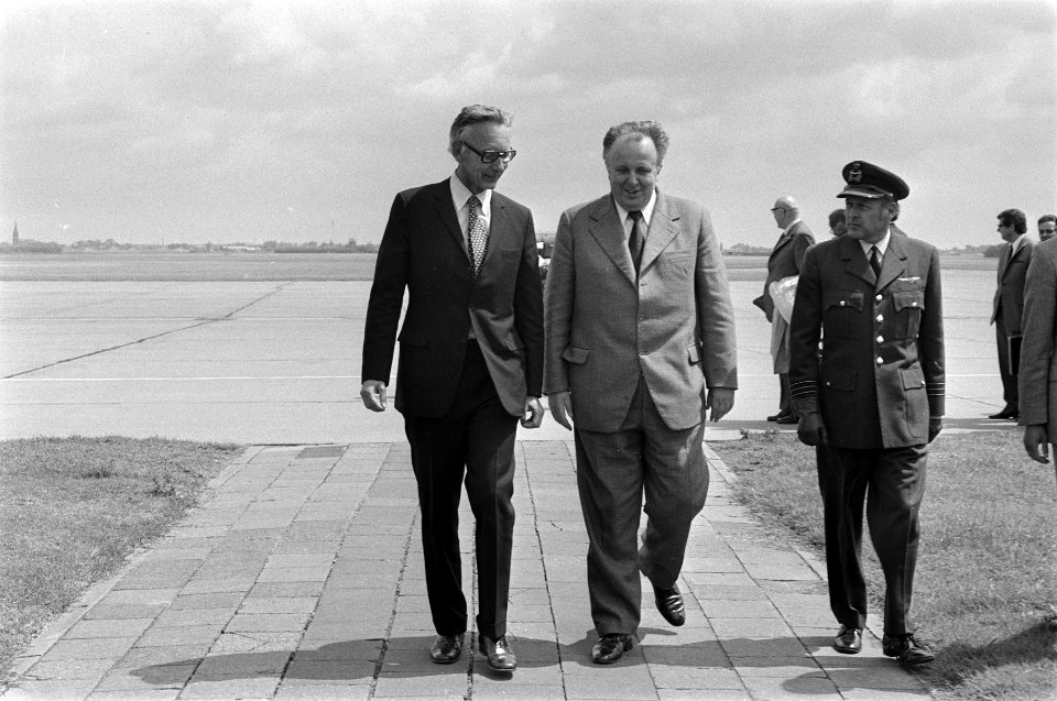 Poolse Minister van BZ in Nederland, minister Olzowski en minister Van der Stoel, Bestanddeelnr 927-2942